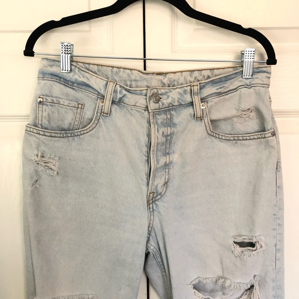 &Denim Light Wash Button Fly High Rise Distressed Crop Jeans Size 6